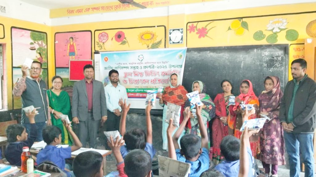 ডুমুরিয়ায় স্কুল ফিডিং কর্মসূচি ও আলোচনা সভা অনুষ্ঠিত