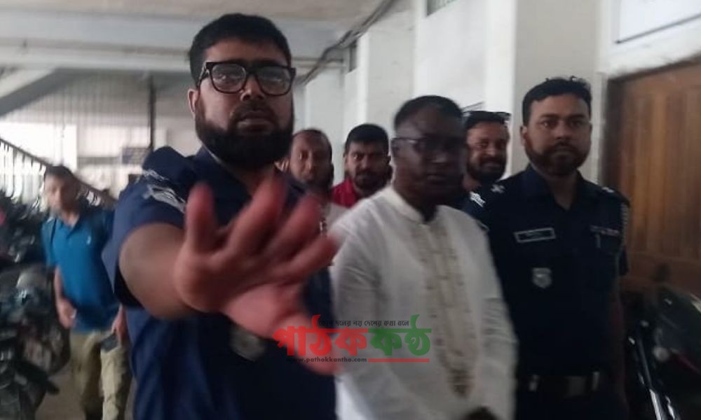 মুক্ত গণমাধ্যম দিবসে নারায়ণগঞ্জ কোর্ট এলাকায় উত্তেজনা