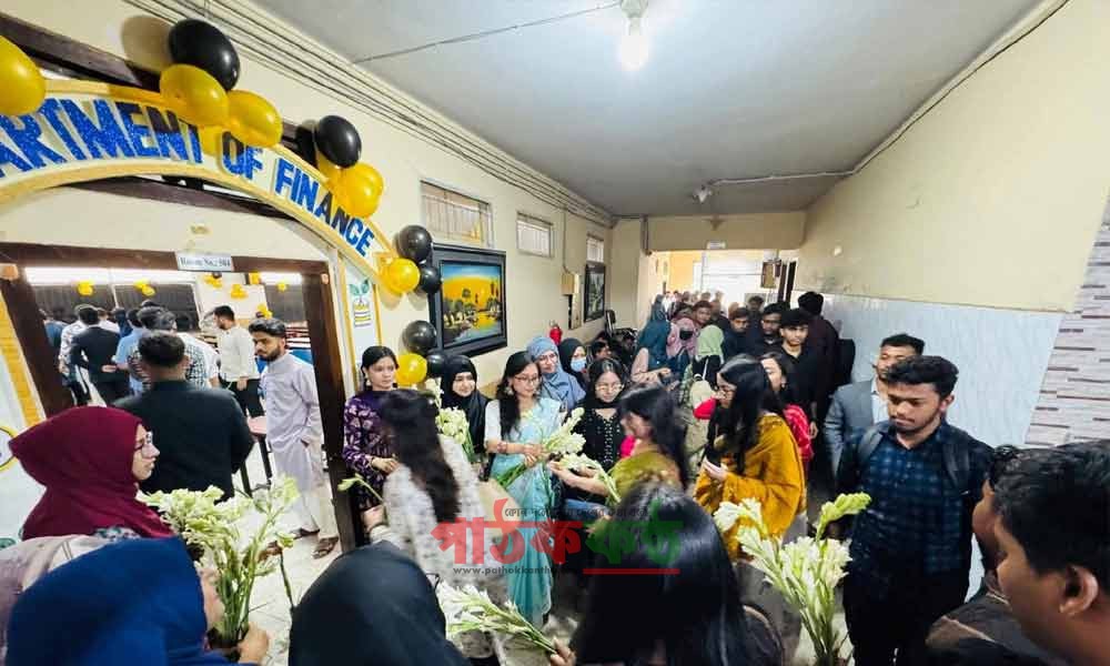 নবীনদের পদচারণে মুখরিত জবি ক্যাম্পাস
