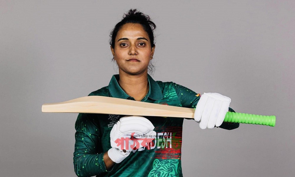 ব্যাট ছুড়ে শাস্তি পেলেন জ্যোতি