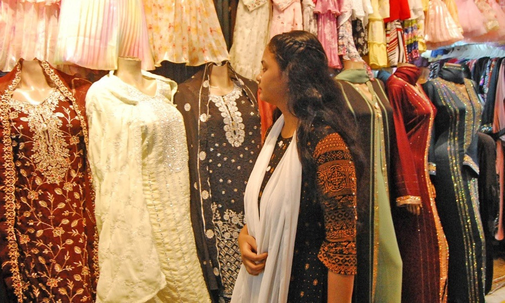 রাত ১০টা পর্যন্ত শপিং মল খোলা রাখার দাবি