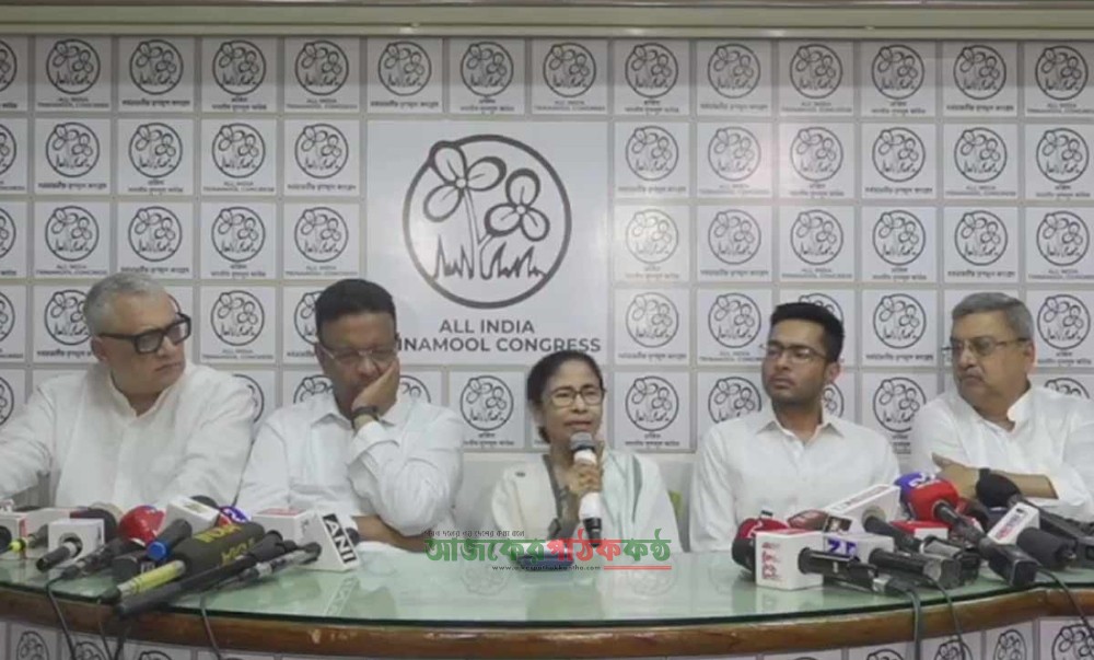 পদত্যাগ করতে চান না মমতা—যা আছে সংবিধানে