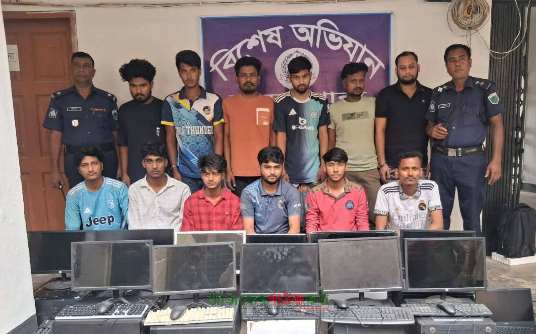 নওগাঁ জেলার শীর্ষ অনলাইন জুয়ারি সহ ১৫ জন গ্রেফতার