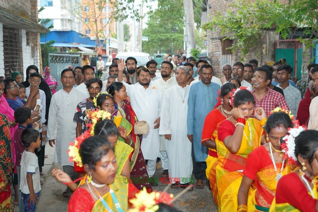 নগরীর কয়েরদাঁড়া খ্রিস্টানপাড়া ধর্মপল্লীর উদ্যোগে বর্ণাঢ্য আয়োজনে রাসিক প্রশাসককে সংবর্ধনা প্রদান