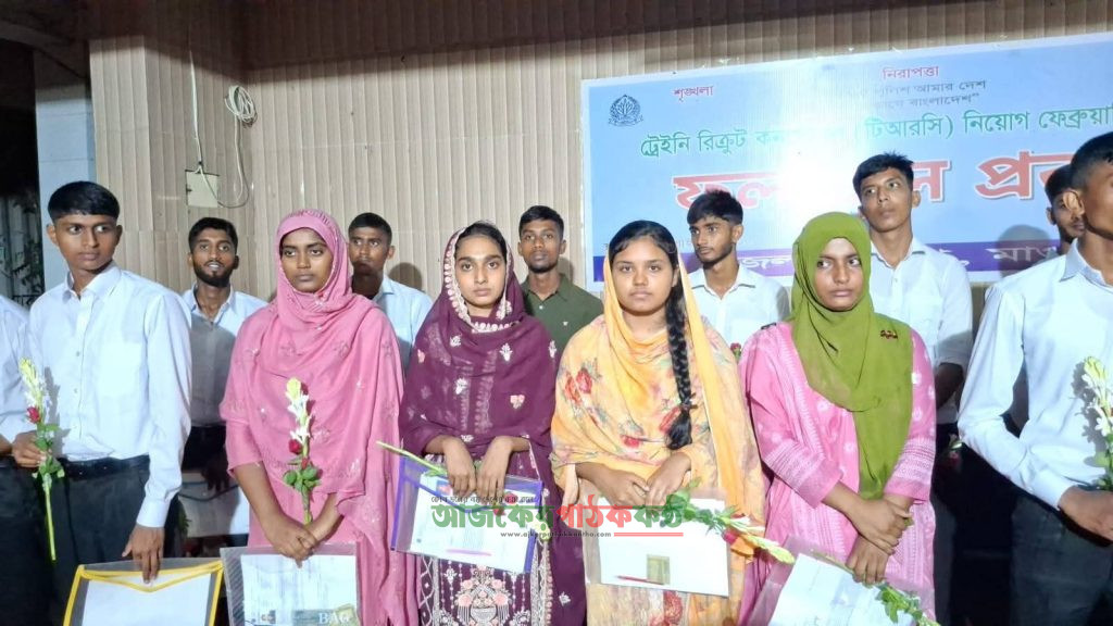 মাগুরায় ১২০ টাকায় পুলিশে চাকরি পেলেন ১৭ তরুণ-তরুণী