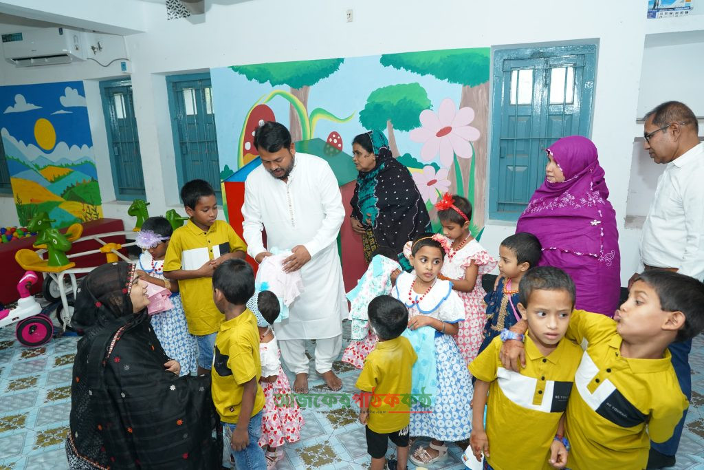 এতিম, অসহায় ও সুবিধাবঞ্চিত শিশুদের সাথে ঈদ উদযাপন ও আনন্দ ভাগাভাগি করলেন রাসিক প্রশাসক