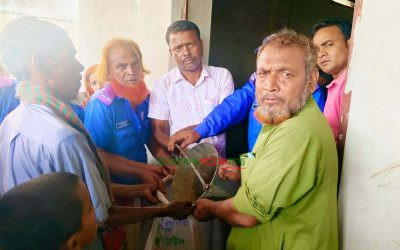 চকরাজাপুর ইউনিয়নে ভিজিএফের চাল বিতরণ, উপস্থিত ছিলেন ইউনিয়ন বিএনপির সাধারণ সম্পাদক