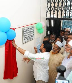 বুধপাড়া আলিম মাদ্রাসার নতুন ৪র্থ তলার ভবনের উদ্বোধন, কৃতি শিক্ষার্থীদের সংবর্ধনা এবং বৃক্ষরোপণ করলেন রাসিক প্রশাসক