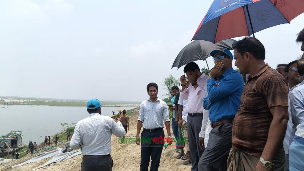 পদ্মা ভাঙন থেকে চারঘাট-বাঘা রক্ষায় জরুরি প্রকল্প: চকরাজাপুরে কাজের শুভ উদ্বোধন
