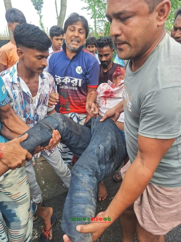 রাজশাহীর মোহনপুরে সড়ক দুর্ঘটনায় নিহত ২, আহত ৩