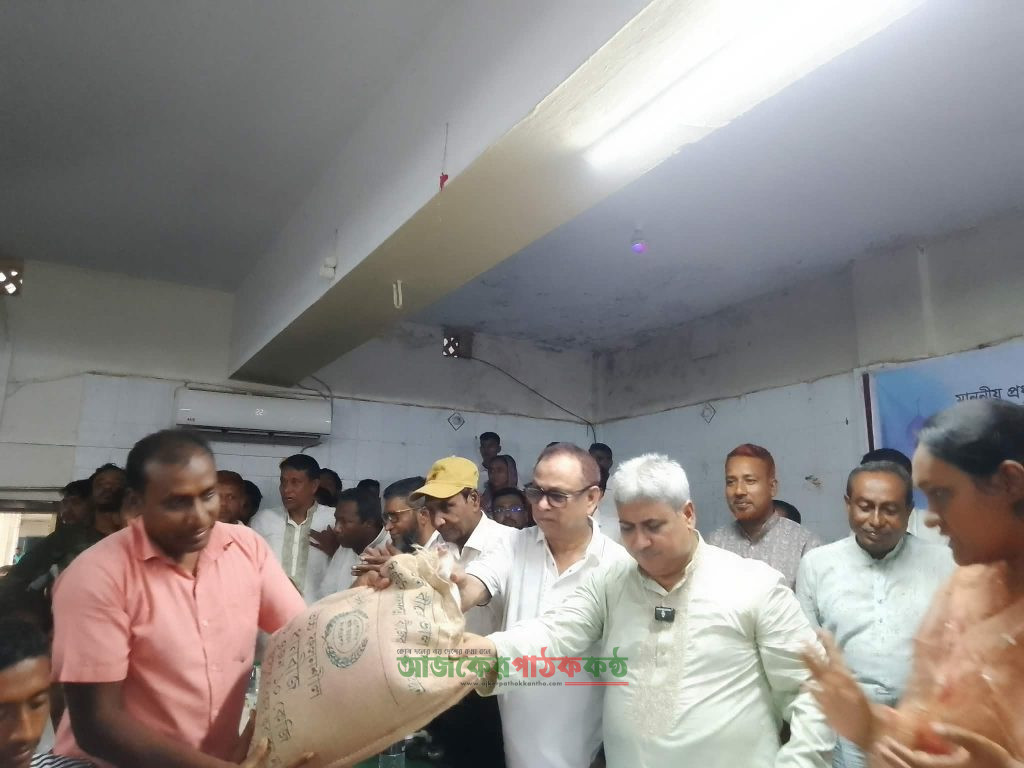রাজশাহীর মোহনপুরে জাতীয় পল্লী উন্নয়ন দিবস উপলক্ষে আলোচনা সভা ও বিভিন্ন উপকরণ বিতরণ
